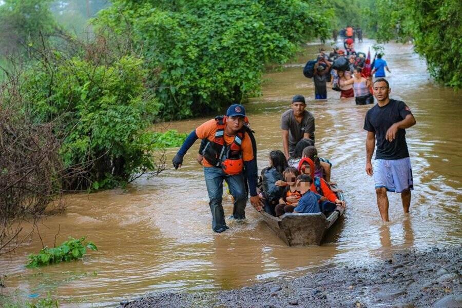 Сильные дожди в Центральной Америке приводят к жертвам и эвакуациям