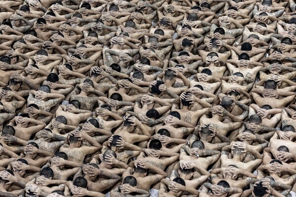 Президент Сальвадора отправляет 2 000 членов банд к закрытой тюрьме